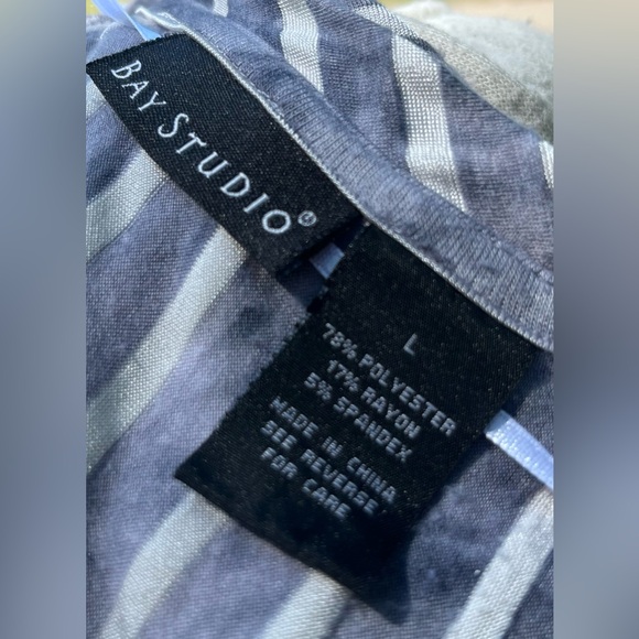 BAY STUDIO WOMENS L GREY GEOMETRIC STRIPE TOP - Picture 7 of 8